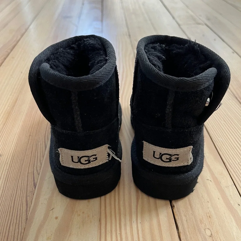 UGG‎ Toddler Bailey Button II Black Suede Winter Ankle Boots Size 6T Casual Fur